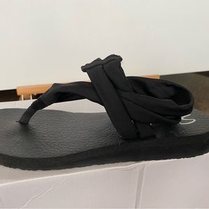 Sketchers Yoga Flip Flops - size 8